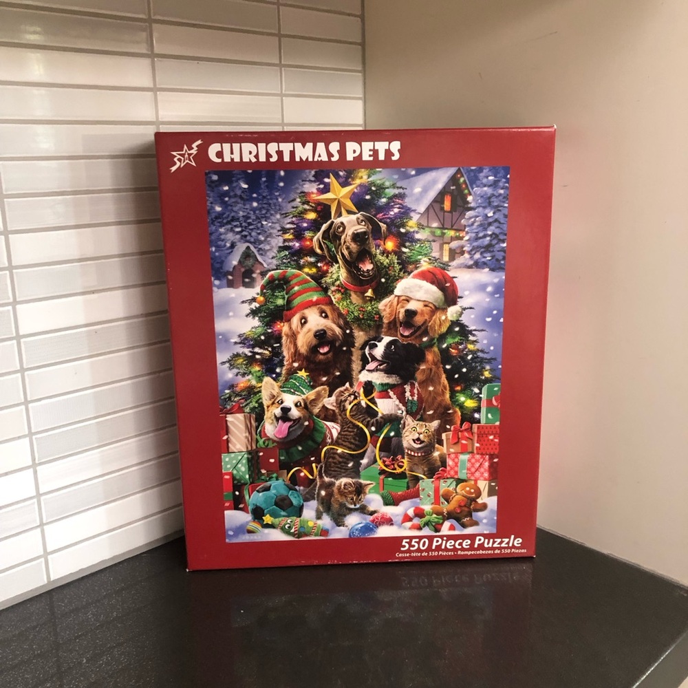 Vermont Christmas Company Christmas Pets 550 piece puzzle